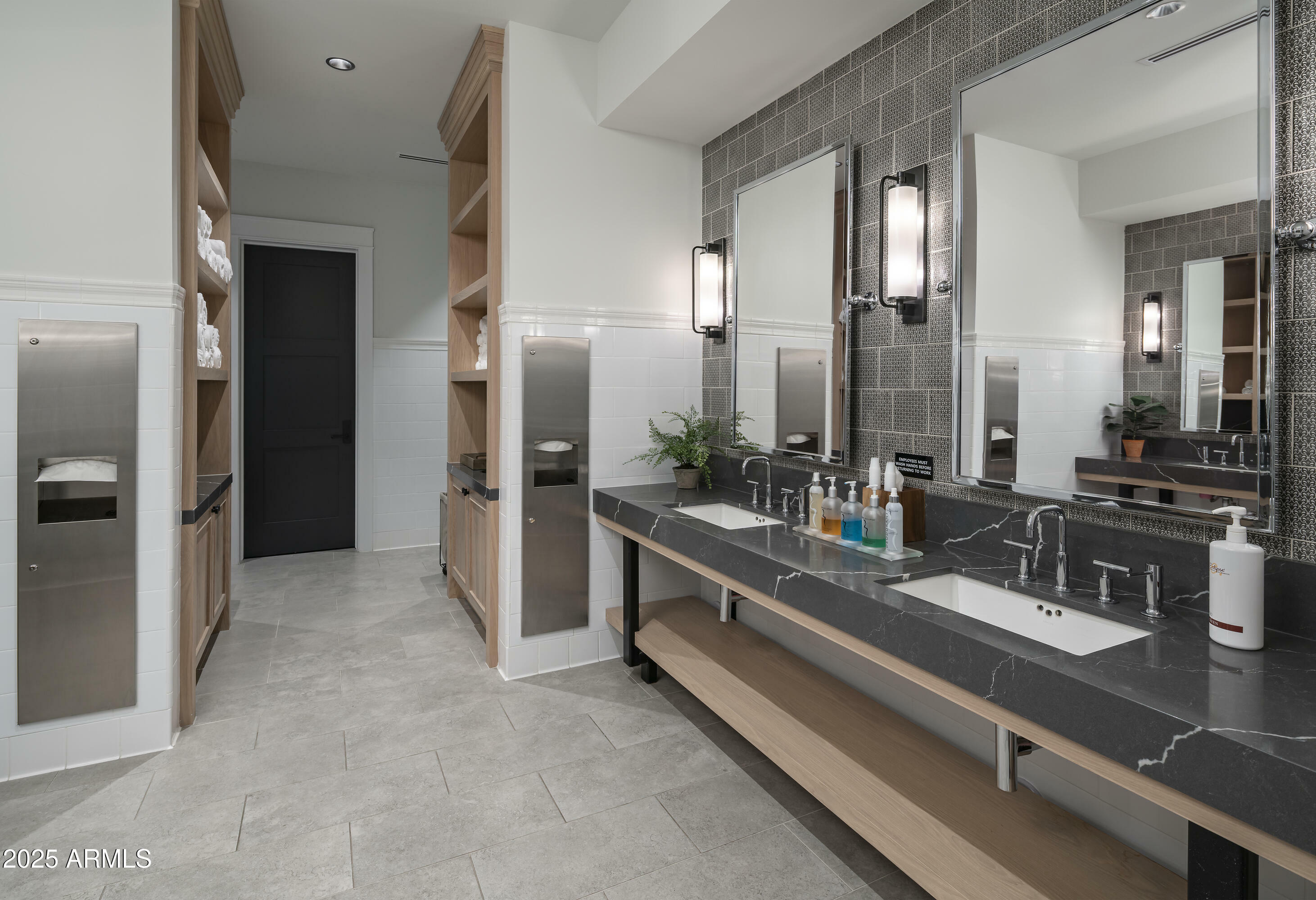 Property Photo: 17560 W Crawfordsville Drive AZ 85388