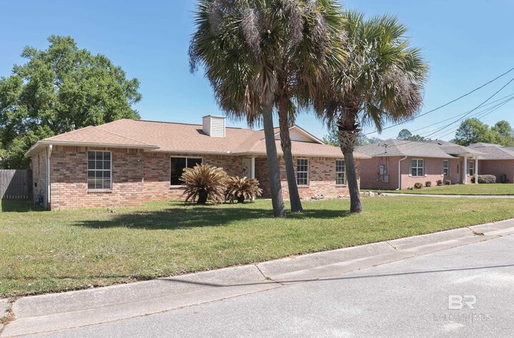 Property Photo:  308 Twisted Oak Circle  FL 32533 