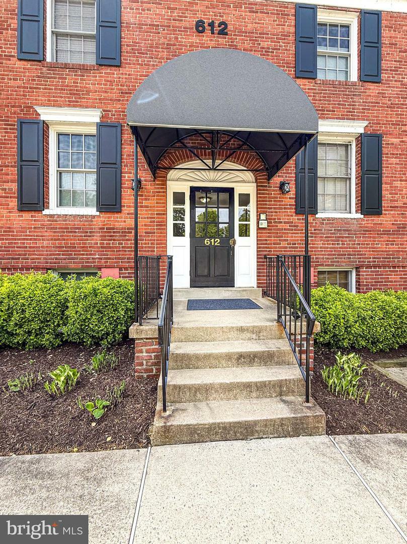 Property Photo: 612 Bashford Lane 1221 VA 22314