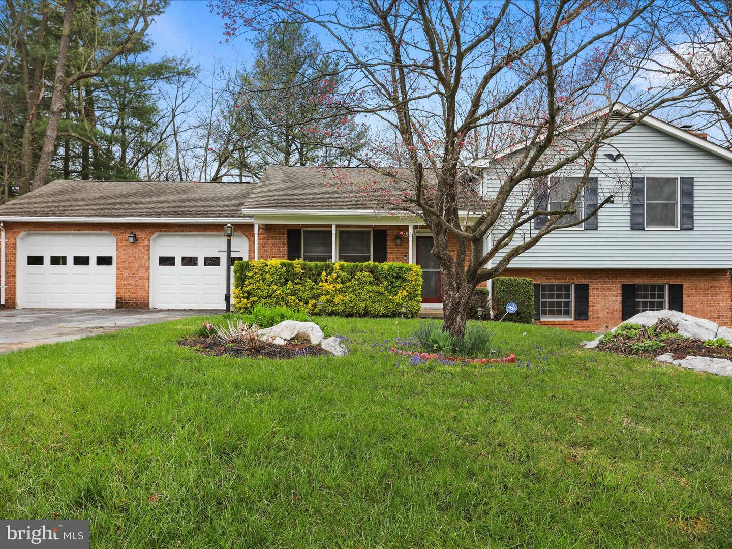 Property Photo: 374 Tuscawilla Drive WV 25414