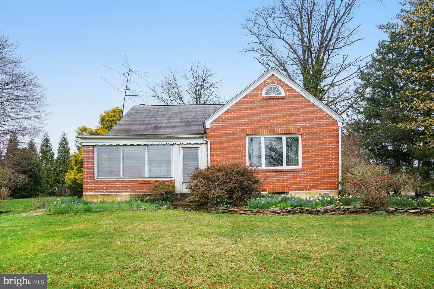 Property Photo: 1042 Weisstown Road PA 19512