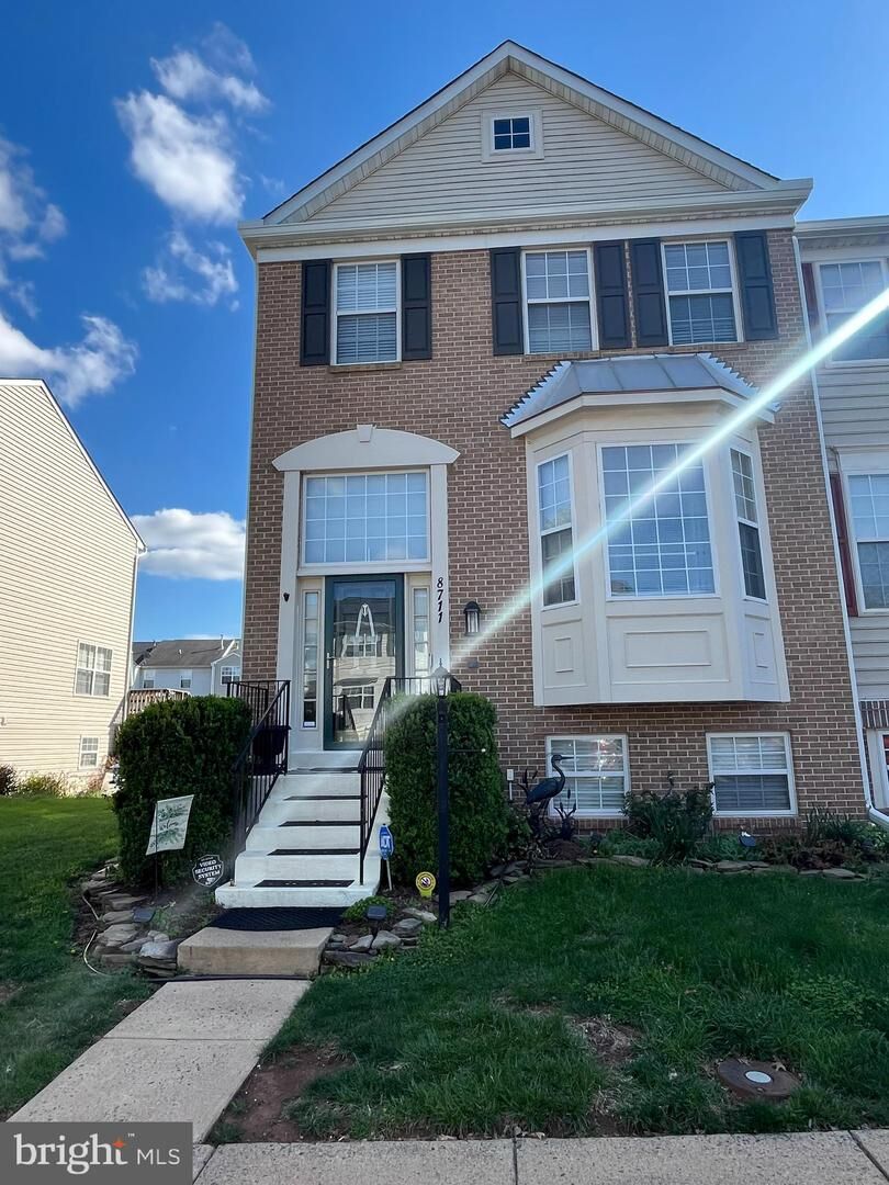 Property Photo:  8711 Farnham Way  VA 20136 