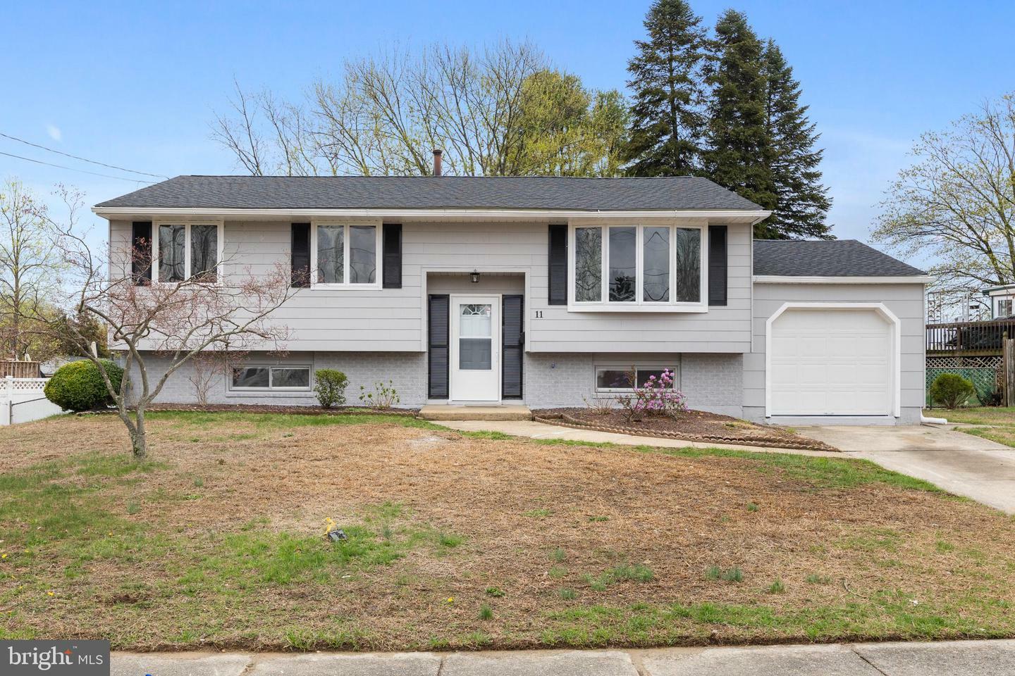 Property Photo:  11 Eaton Circle  NJ 08021 