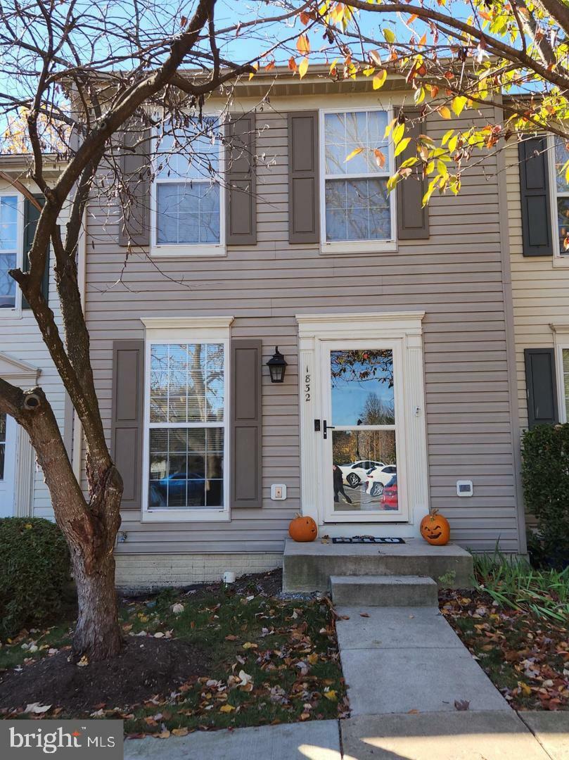 Property Photo: 1832 Tiger Lily Circle VA 22192
