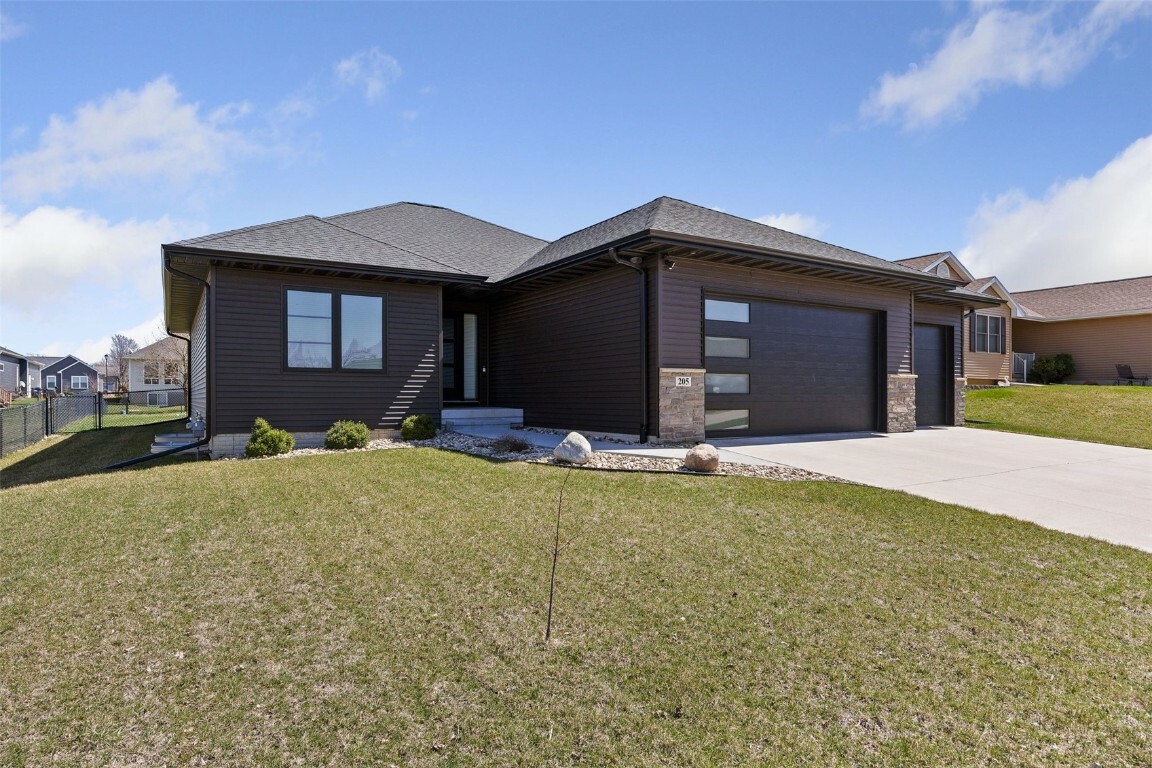 Property Photo:  205 18th Avenue  IA 52233 