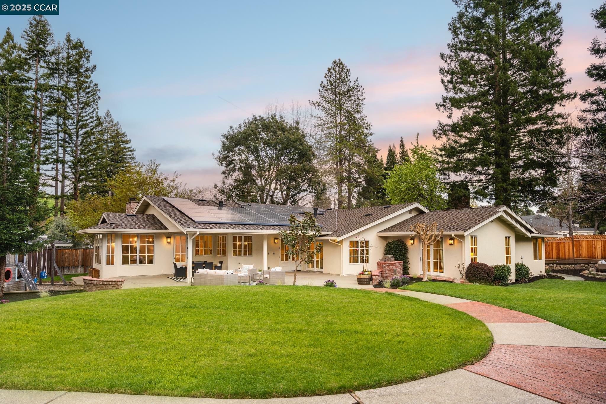 Property Photo: 133 Regent Pl CA 94507