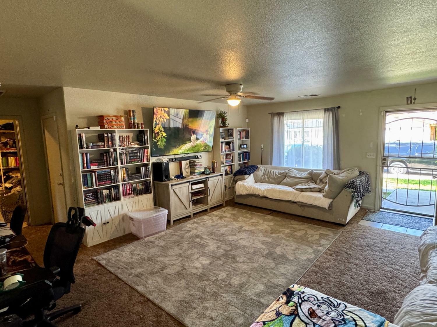 Property Photo: 1244 Estabrook Avenue CA 93612
