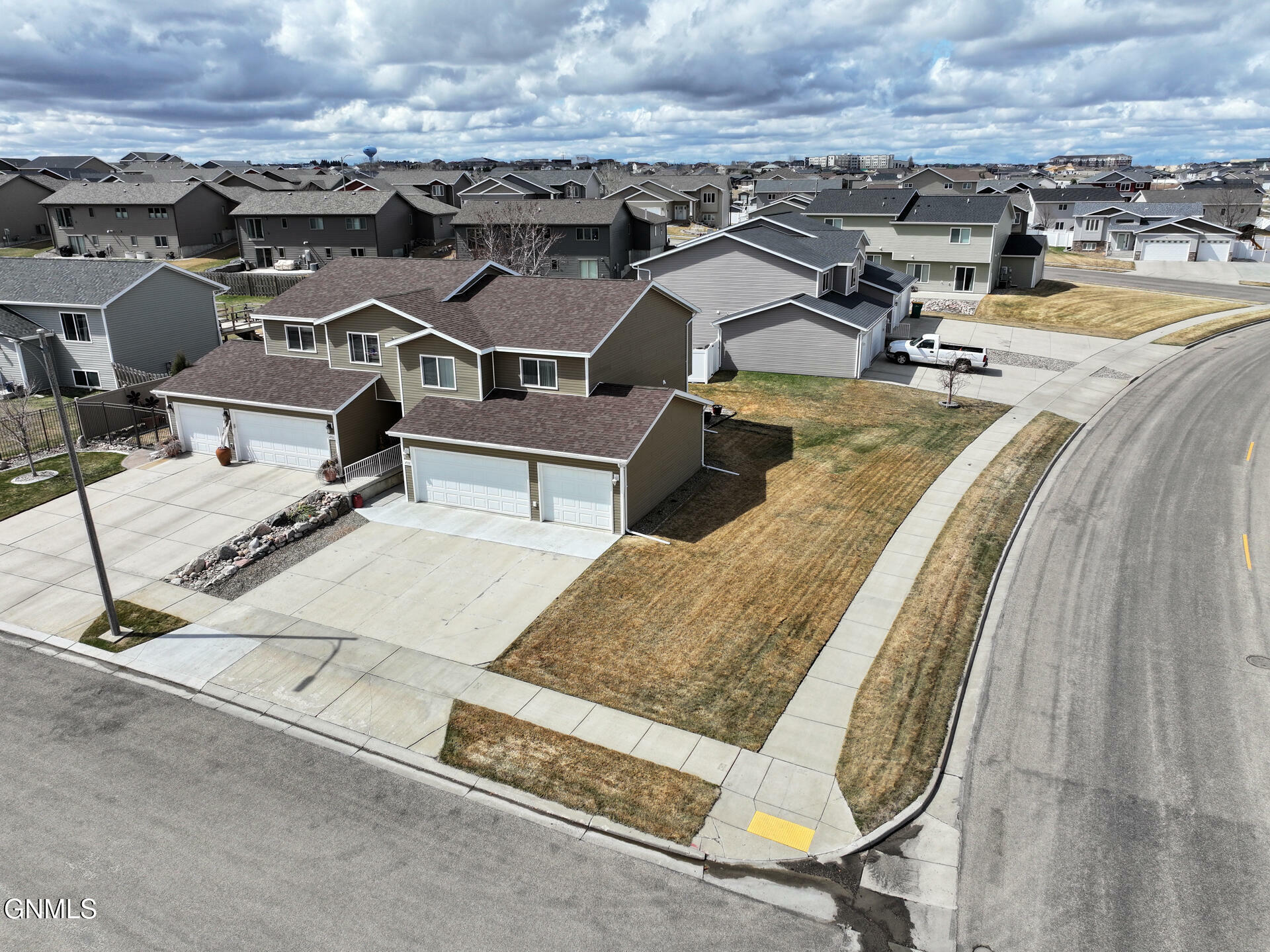 Property Photo: 4918 Windsor Street ND 58503