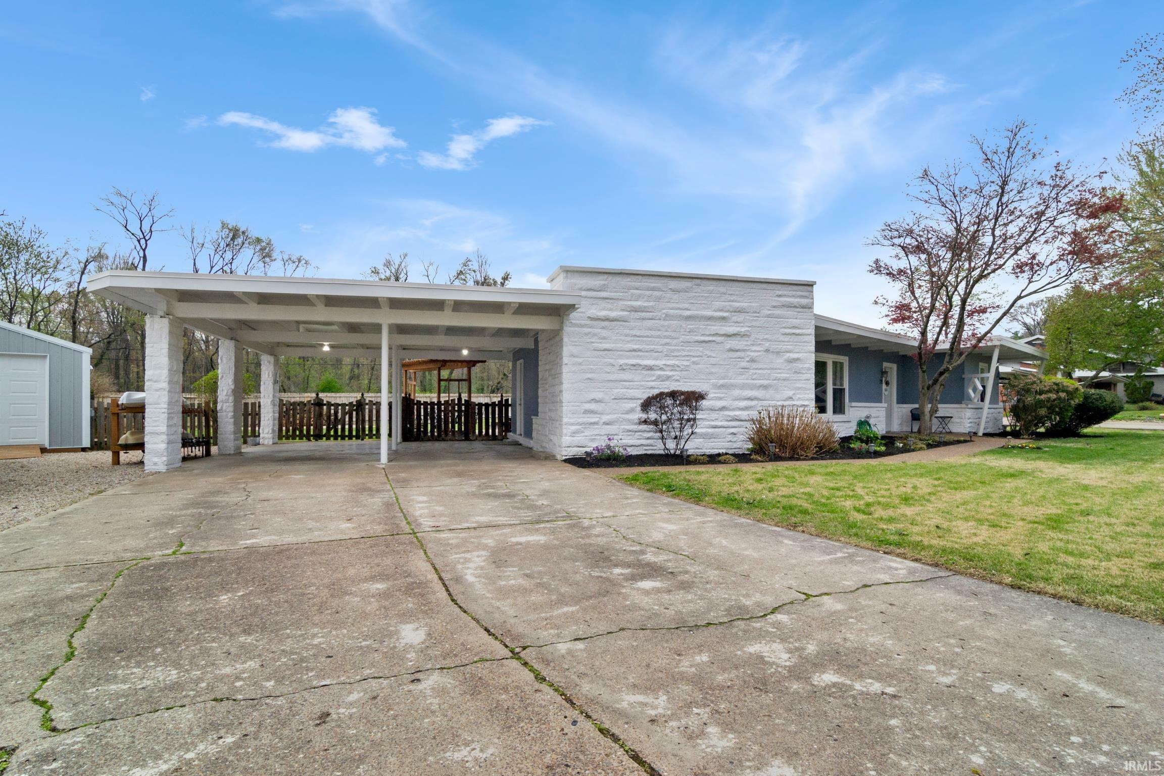 Property Photo: 31 E Sunrise Drive IN 47710