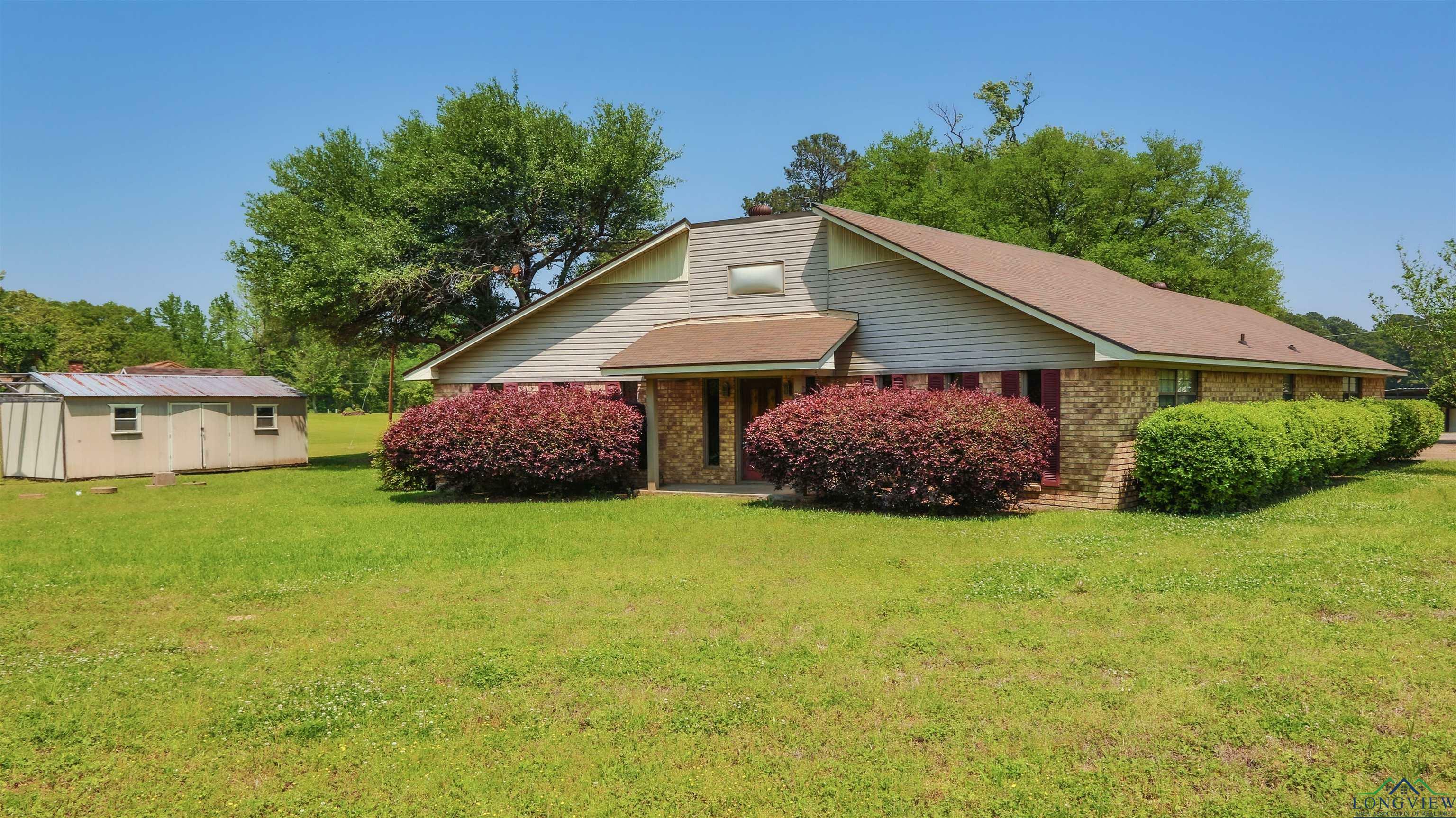 Property Photo: 242 W Victoria Woods St TX 75692