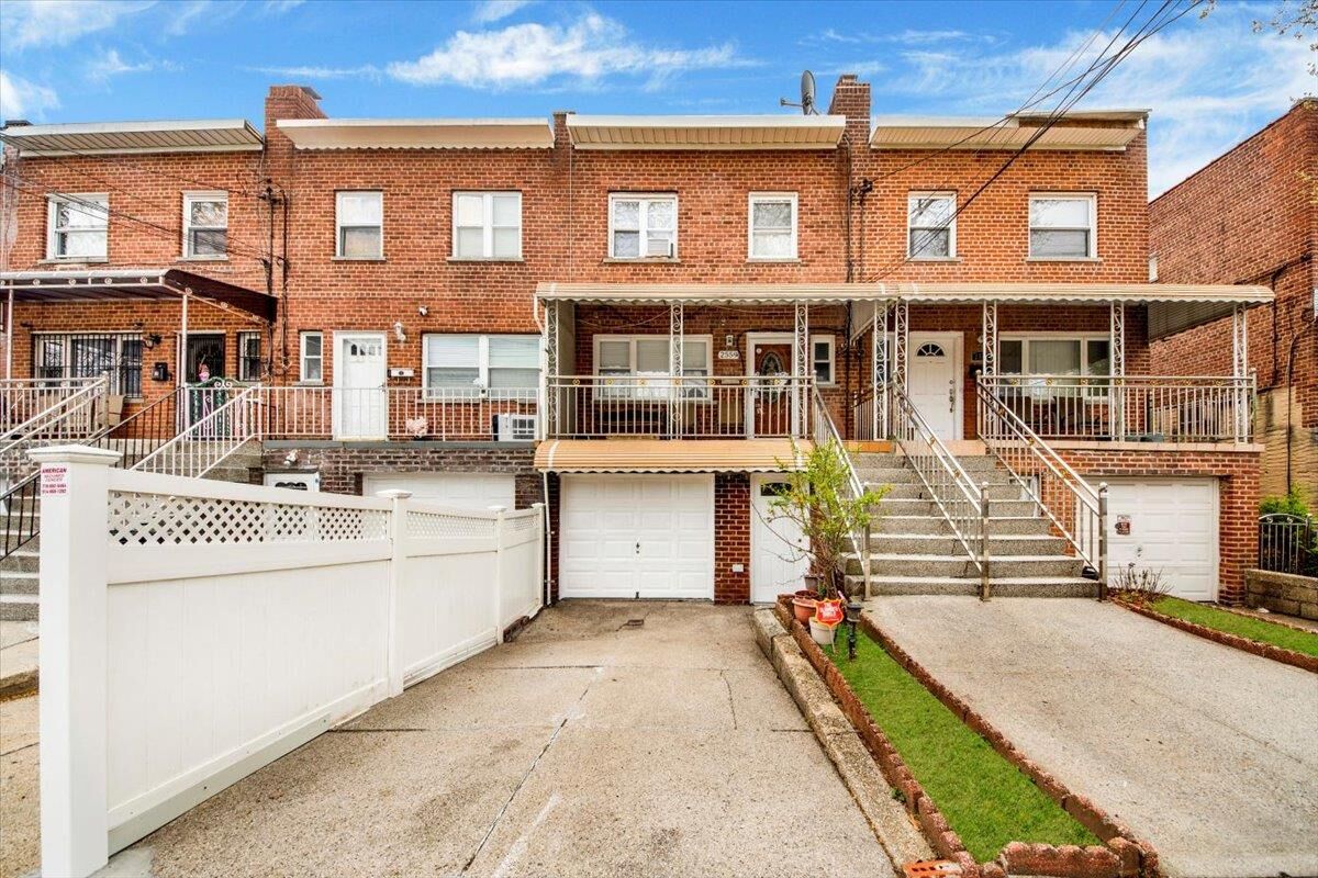 Property Photo: 2559 Seymour Avenue NY 10469