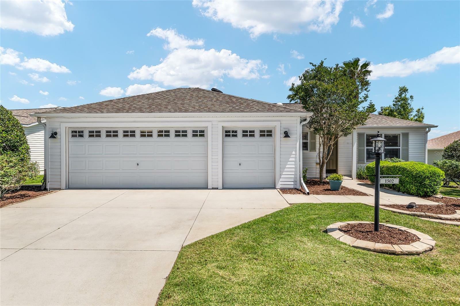 Property Photo: 1502 Blueberry Way FL 32162