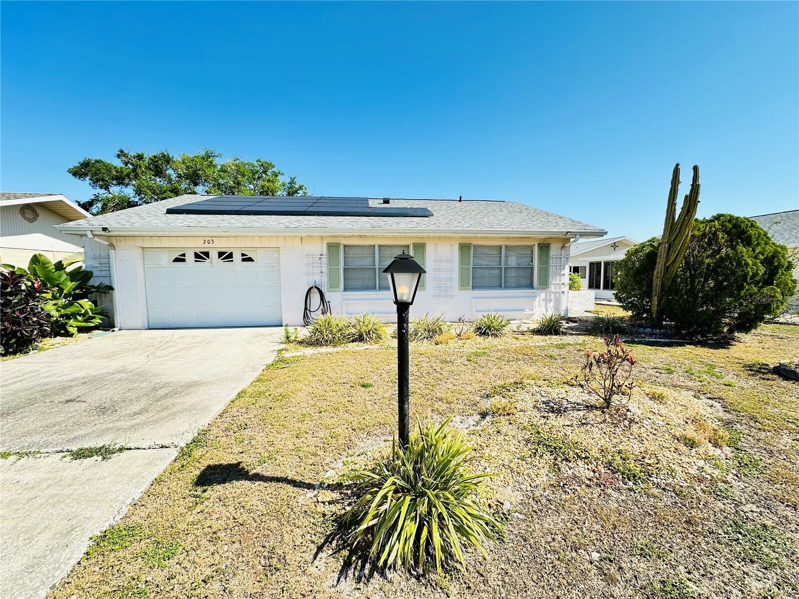 Property Photo:  203 Rickenbacker Drive  FL 33573 