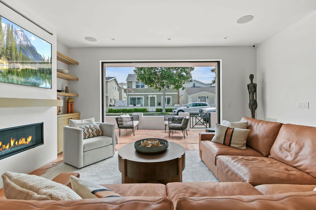 Property Photo: 2126 Miramar Drive CA 92661