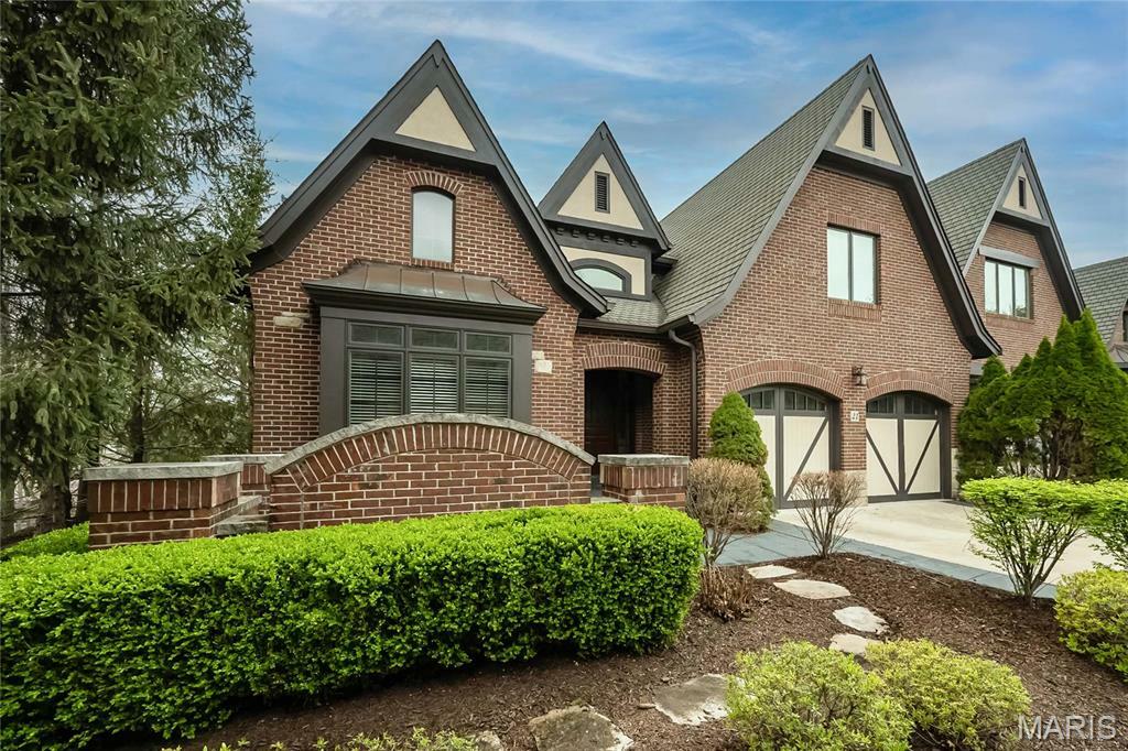 Property Photo: 21 Upper Conway Ct Court MO 63017