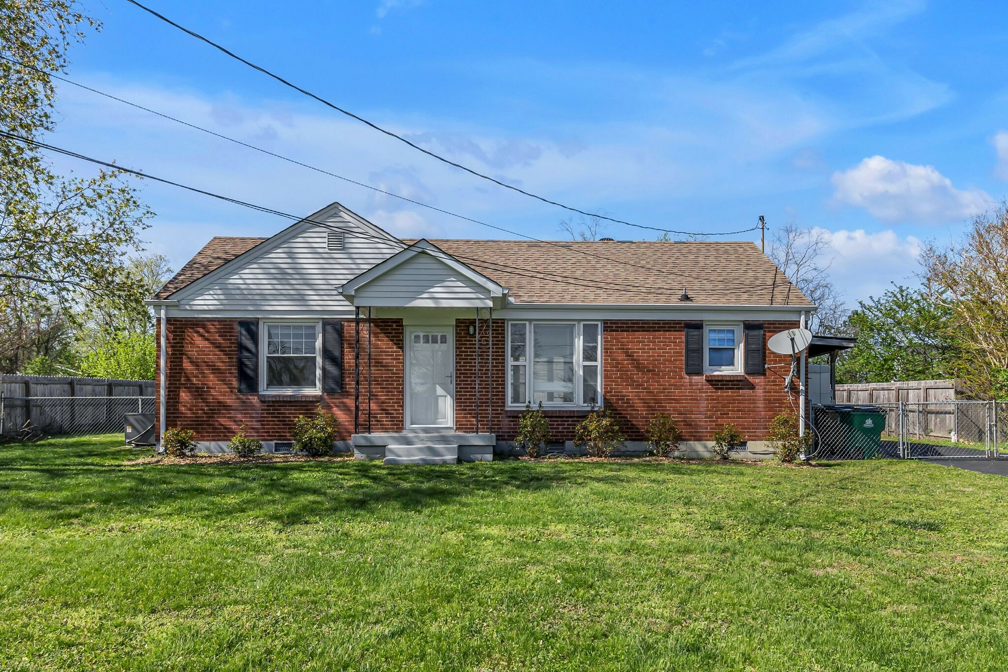 Property Photo: 2322 Maplecrest Dr TN 37214