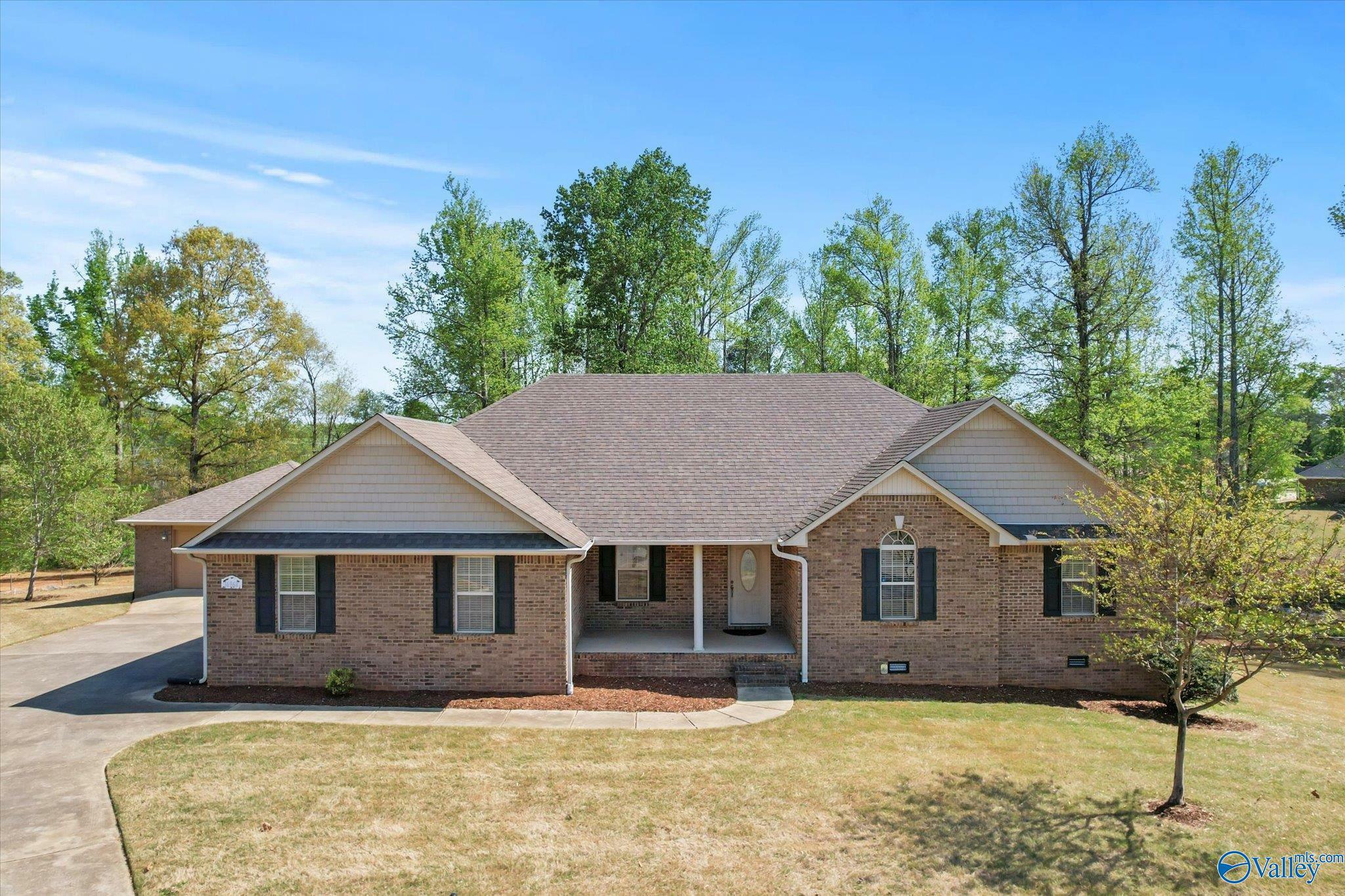 Property Photo: 16968 Bellewood Drive AL 35613