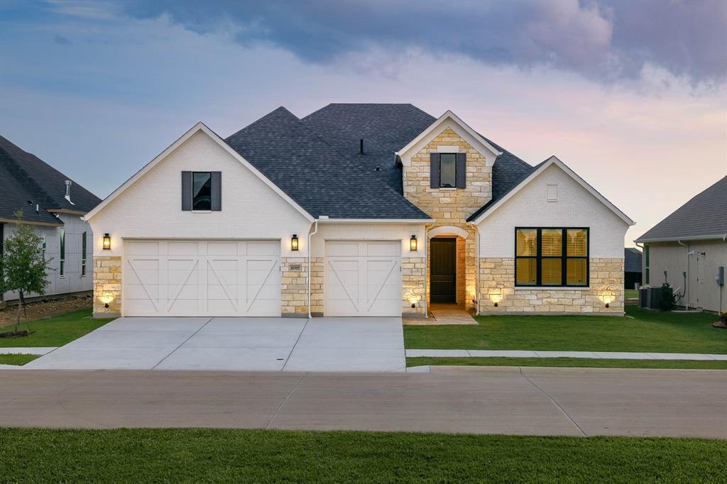 Property Photo: 10905 Drinkwater Drive TX 76207