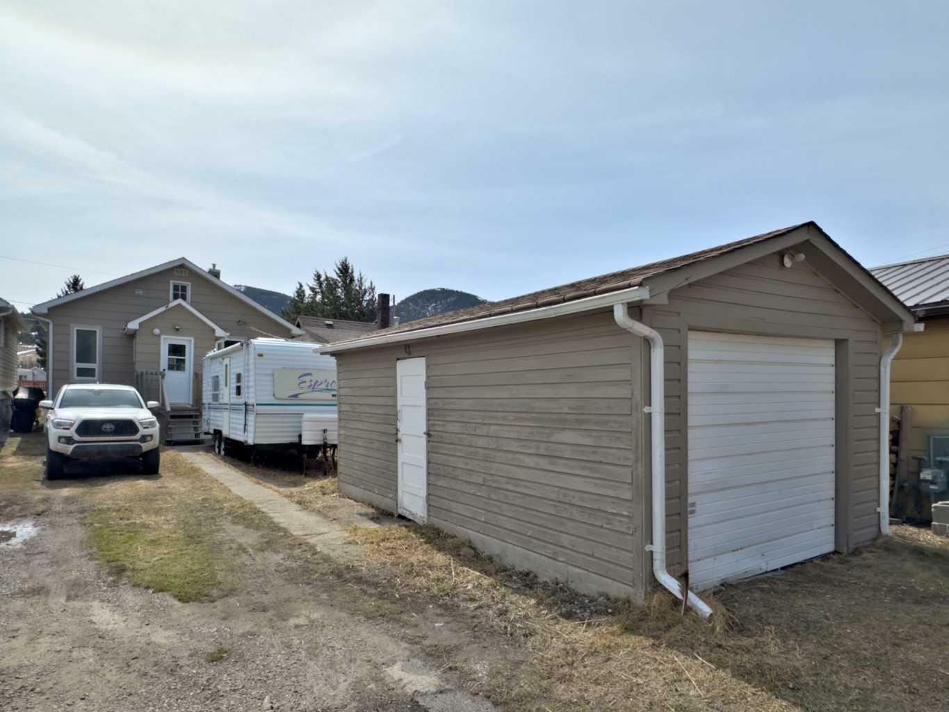 7009 18 Avenue  Coleman AB T0K 0M0 photo