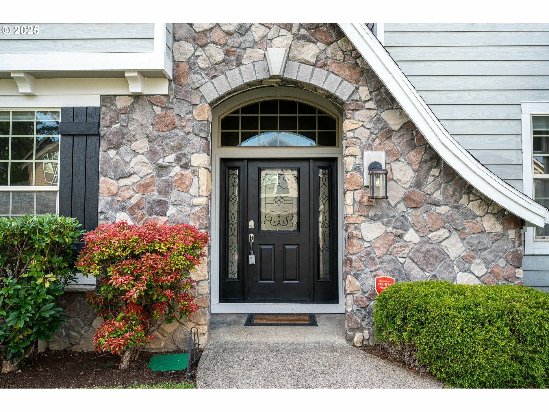Property Photo: 5237 SE Castle Rock Ct OR 97267