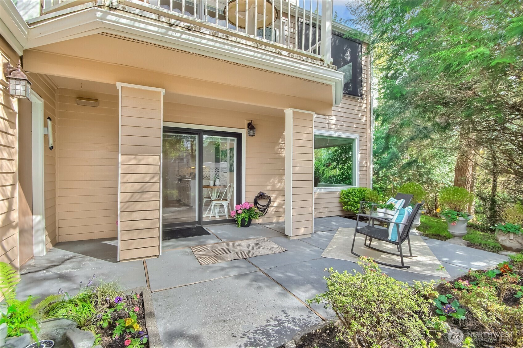 Property Photo: 22137 SE 40th Lane 1124 WA 98029