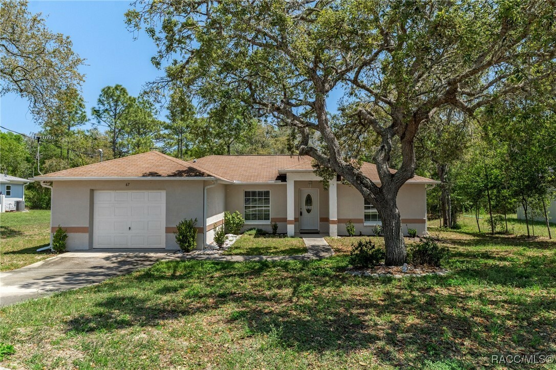 Property Photo: 67 N Fitzpatrick Avenue FL 34453