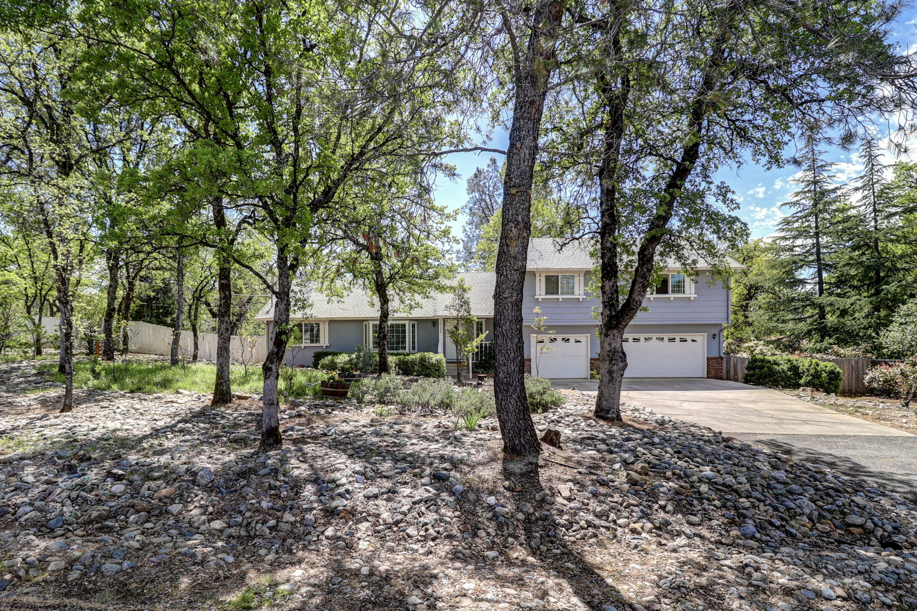 Property Photo: 19195 Hollow Lane CA 96003