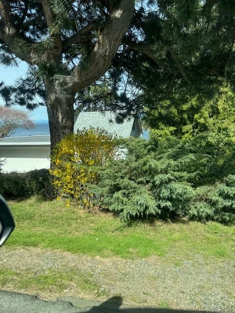 Property Photo: 3761 Hammond Bay Rd NE BC V9T 1G2