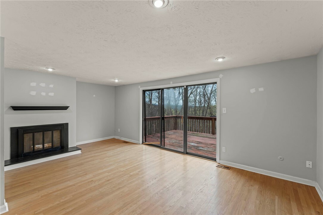 Property Photo: 427 Lark Tree Circle PA 15017