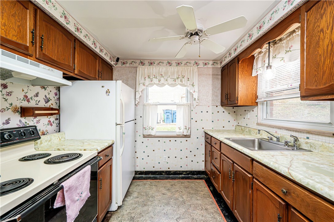 Property Photo: 224 Churchill Rd PA 15145