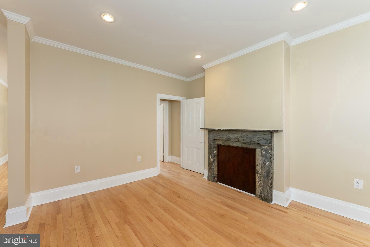 Property Photo: 999 N Randolph Street PA 19123