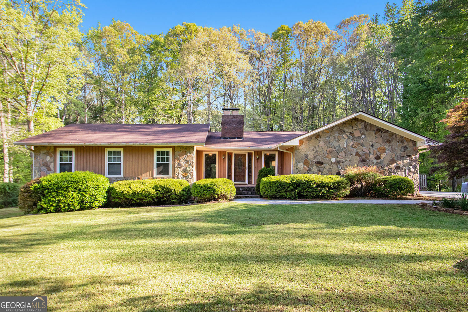 Property Photo: 215 North Mourning Dove Drive N GA 30215