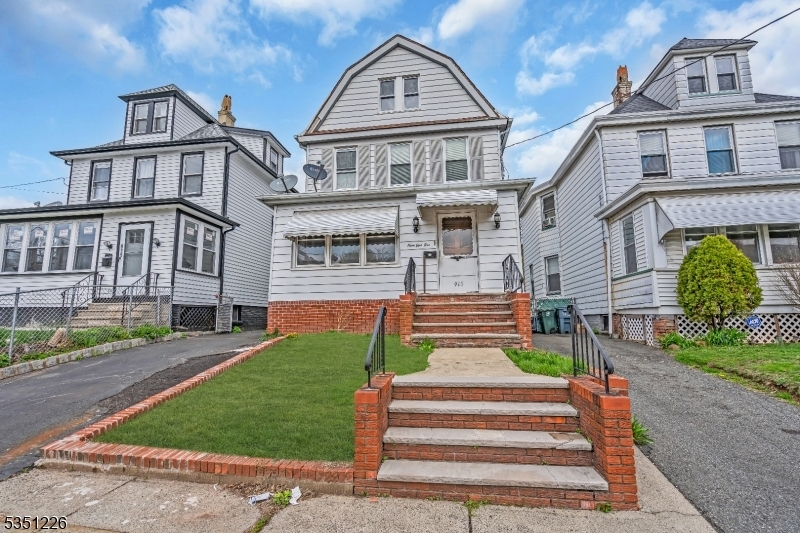 Property Photo: 915 Chancellor Ave NJ 07111