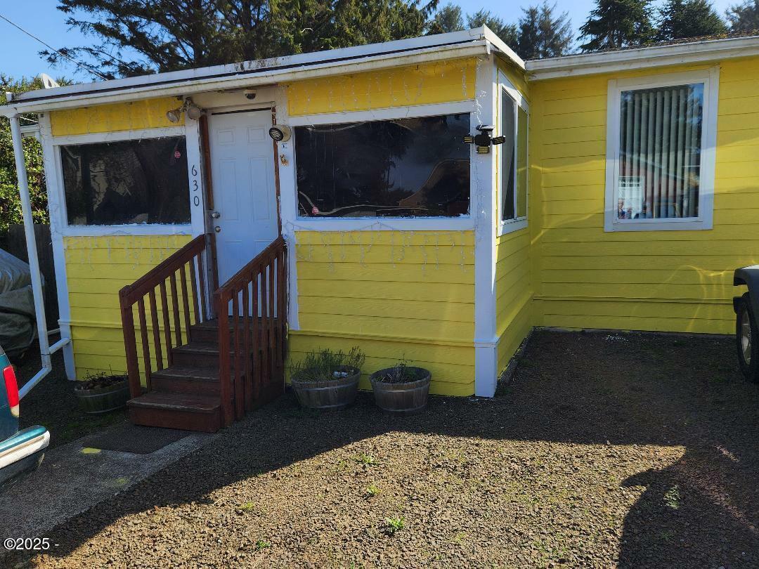 Property Photo: 630 SE Jetty Avenue OR 97367