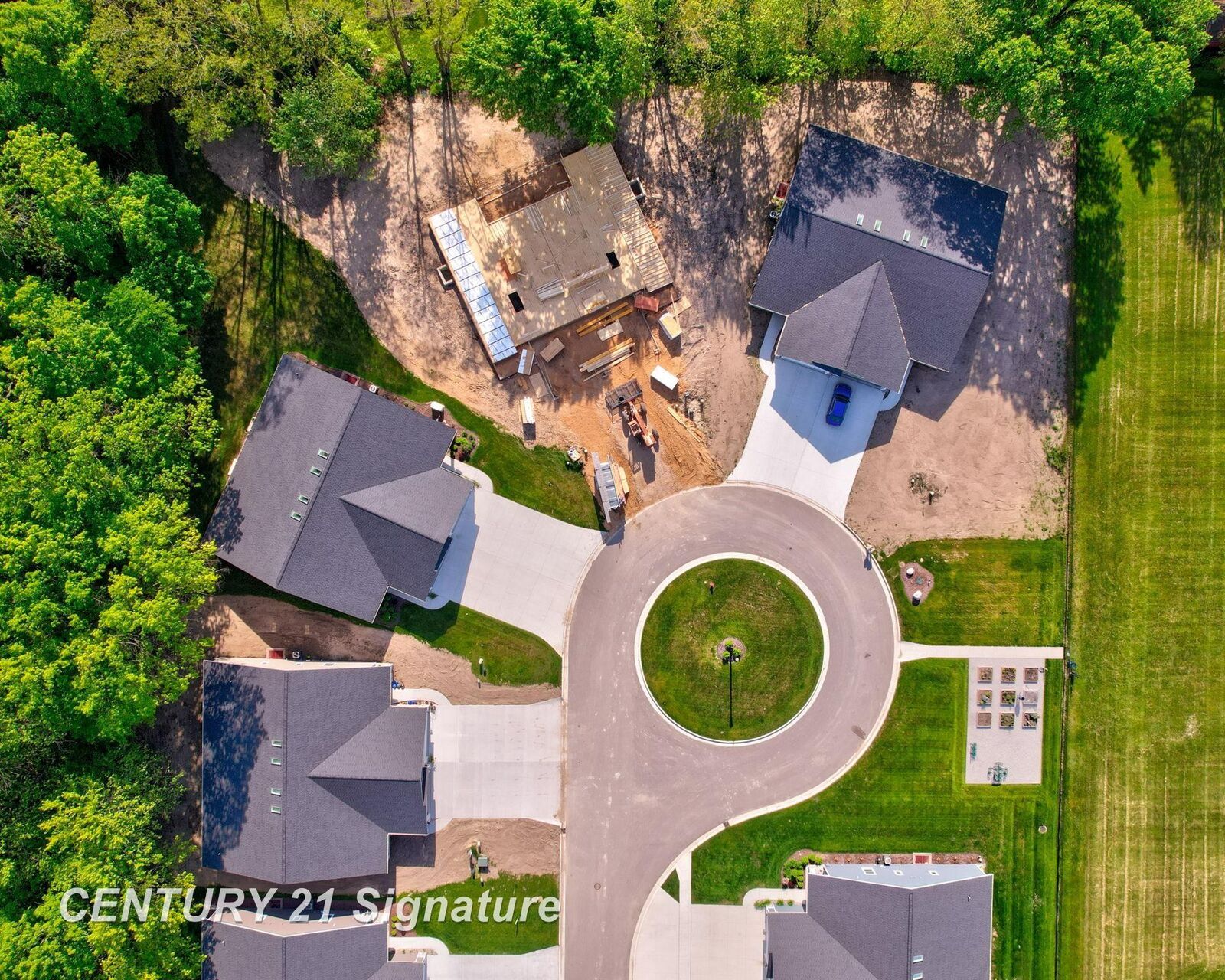 Property Photo:  4215 Woodburn Court  MI 48603 