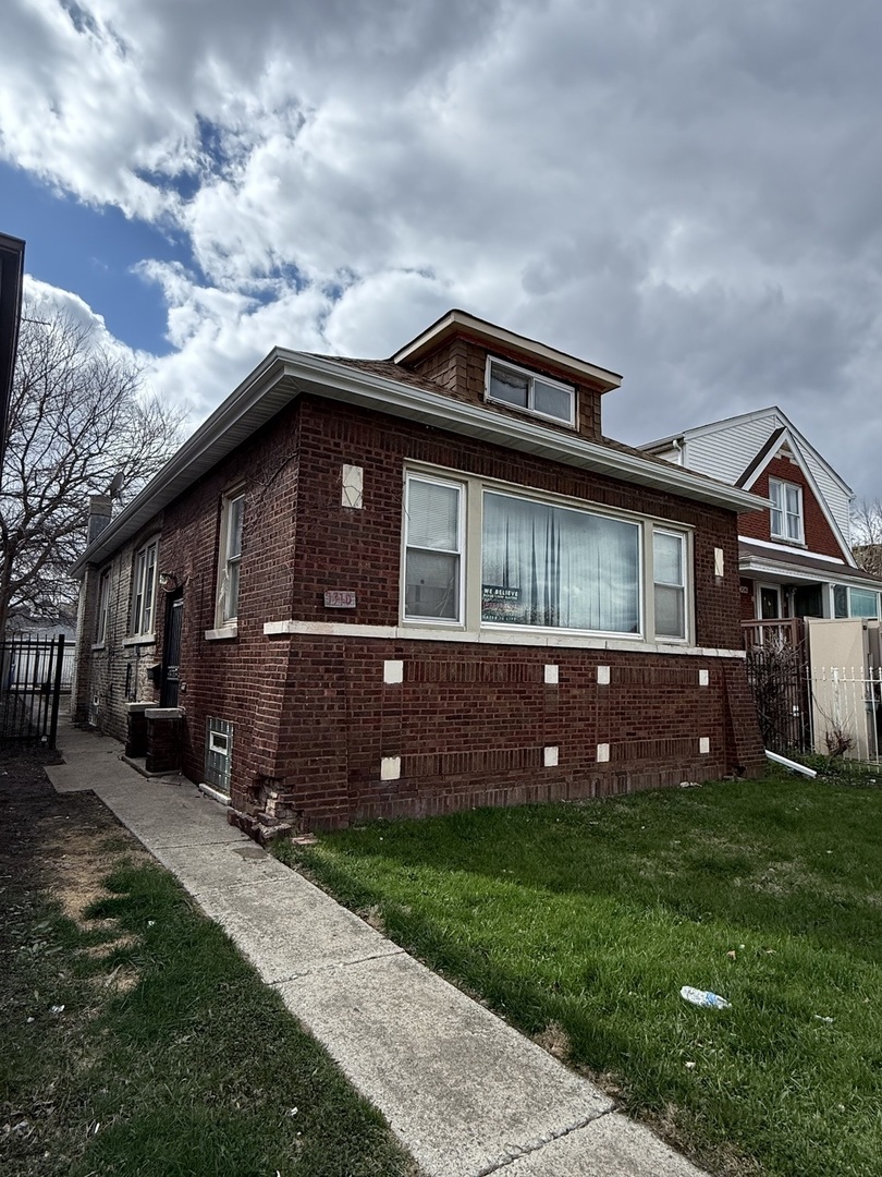 Property Photo: 7310 S Oakley Avenue IL 60636