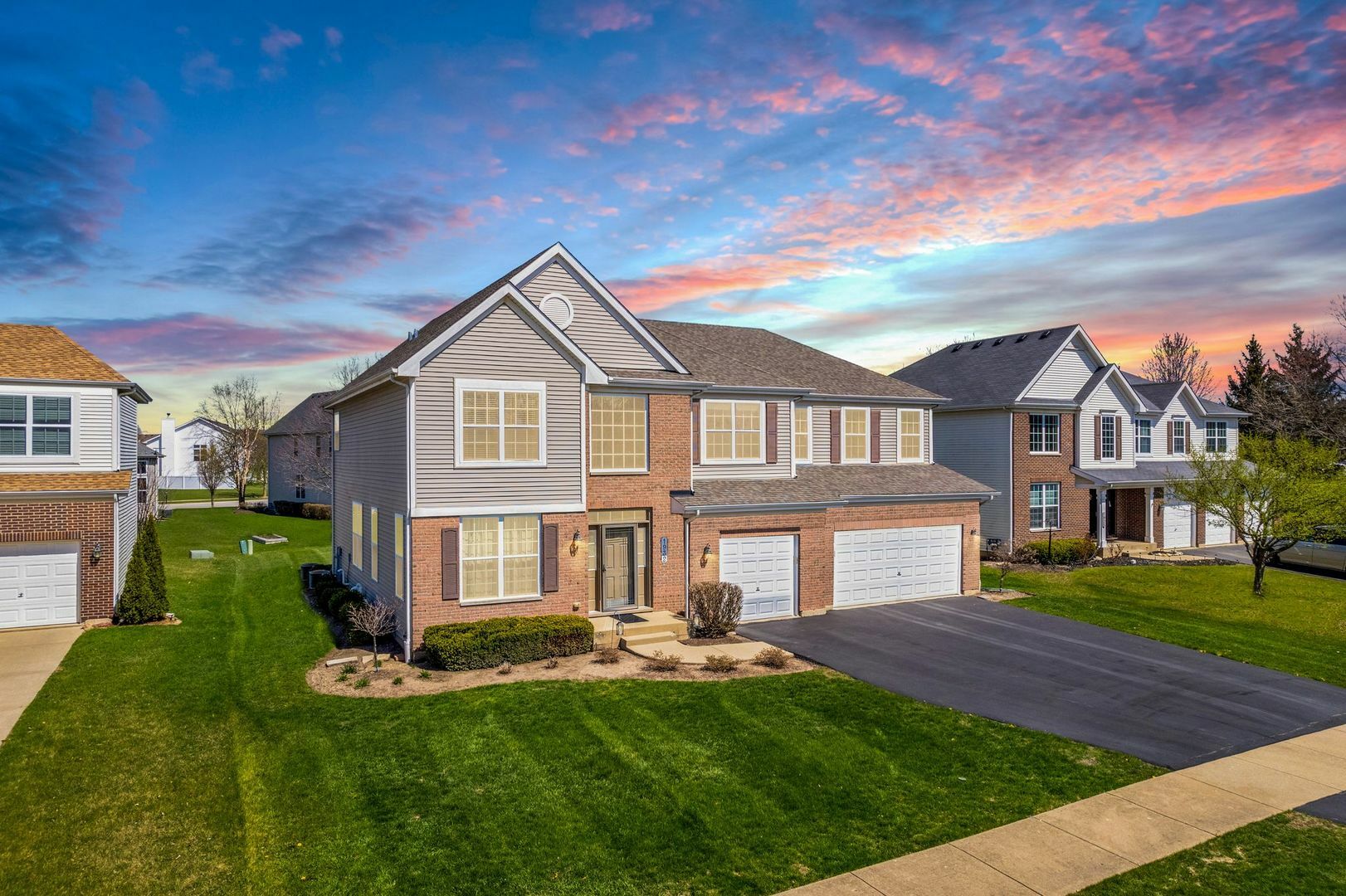 Property Photo: 1932 Primrose Court IL 60103
