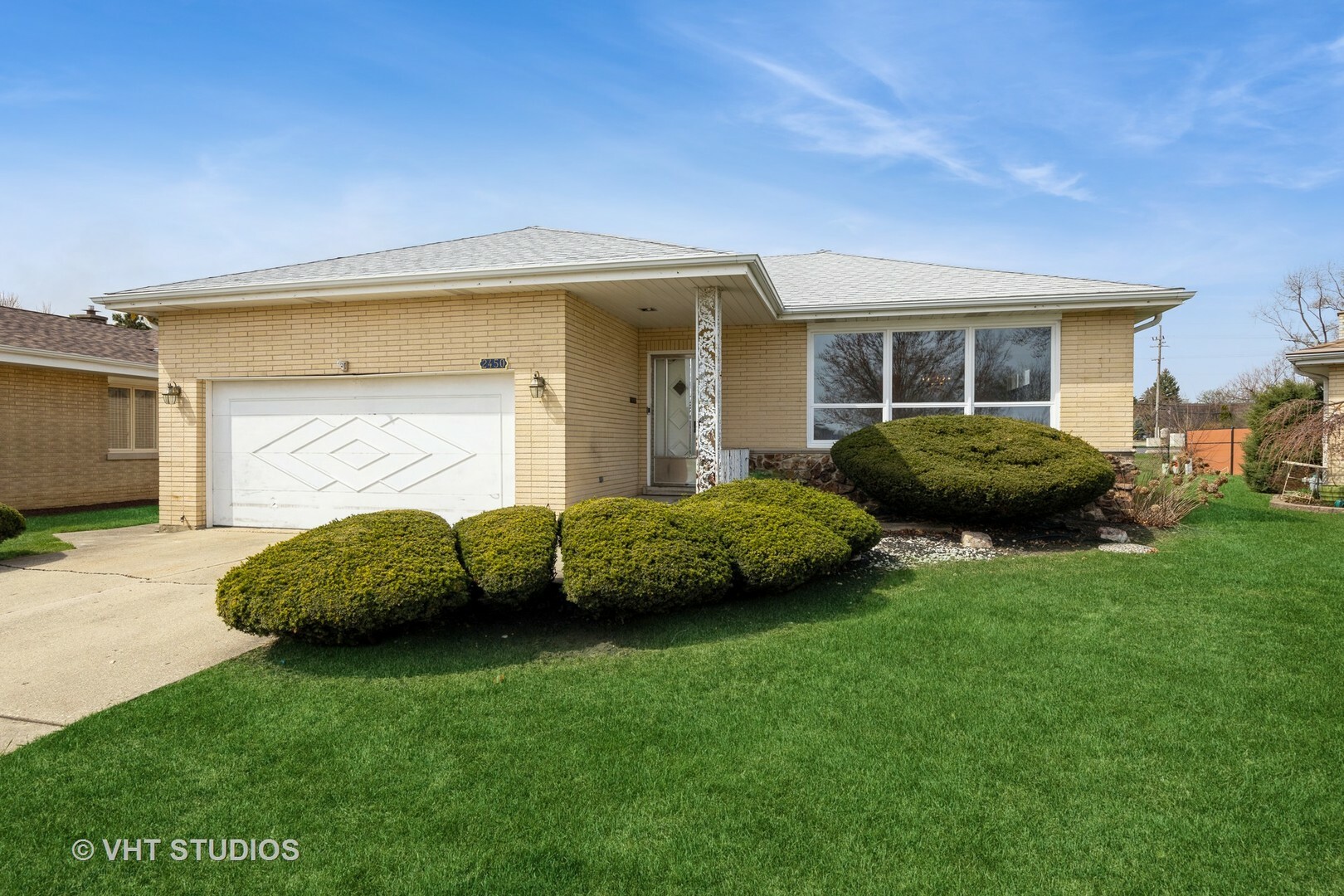 Property Photo: 2450 Wellington Avenue IL 60154