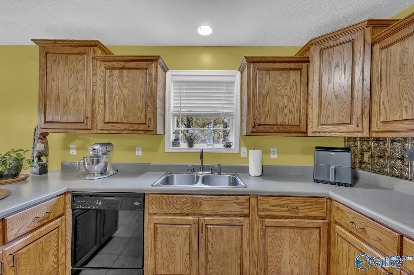 Property Photo: 1505 Frost Road AL 35621