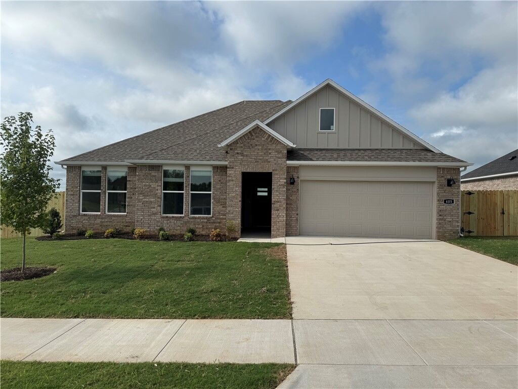 Property Photo:  405 W Gosling Isle  AR 72730 