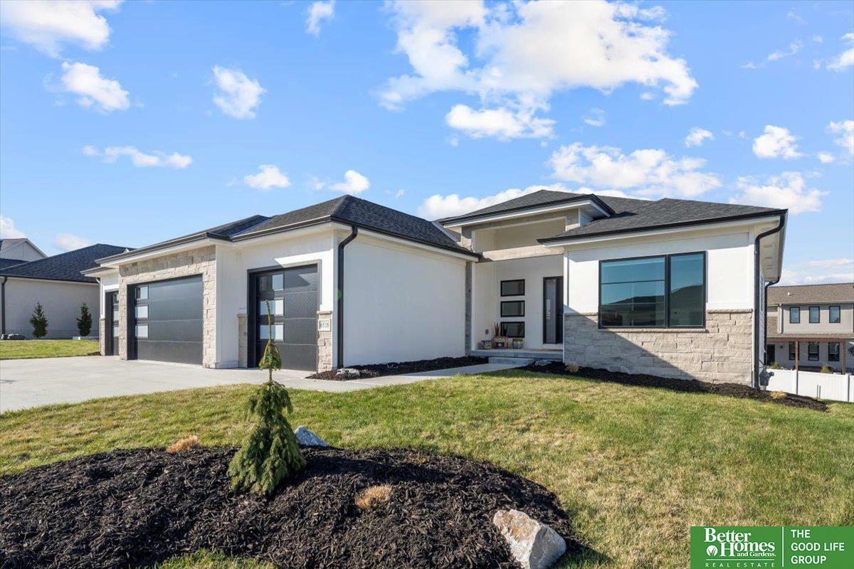 Property Photo: 6518 S 208th Avenue NE 68022