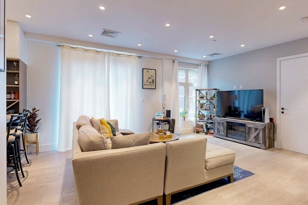 Property Photo:  69 Walnut St 6  MA 02445 