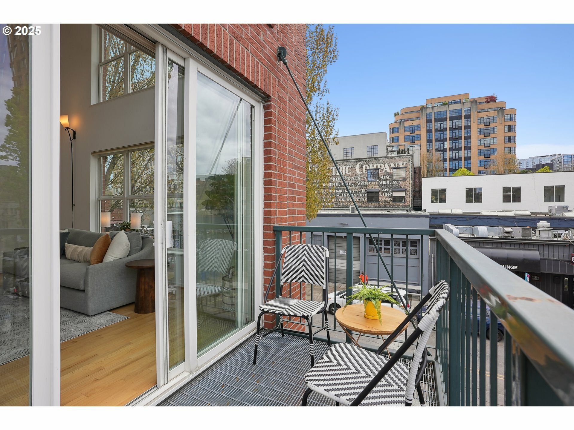 1009 NW Hoyt St 214  Portland OR 97209 photo