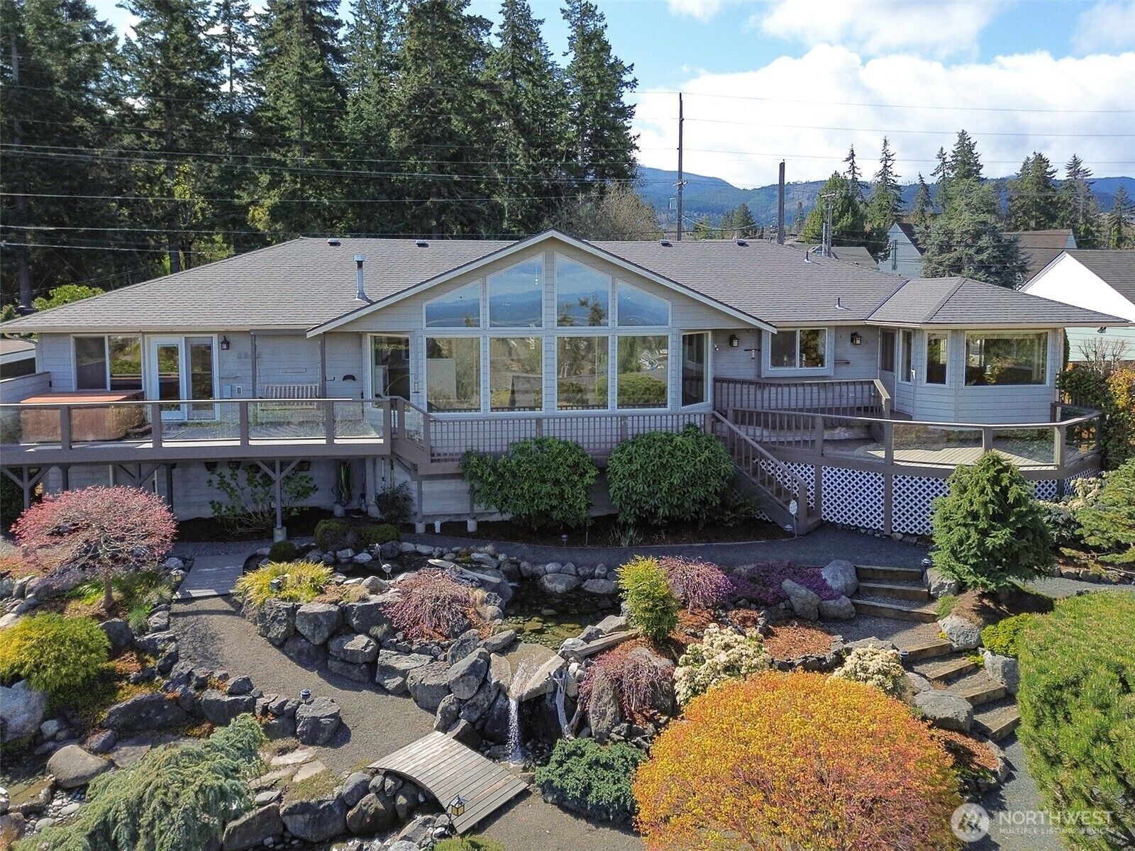 Property Photo:  525 E Park Avenue  WA 98362 