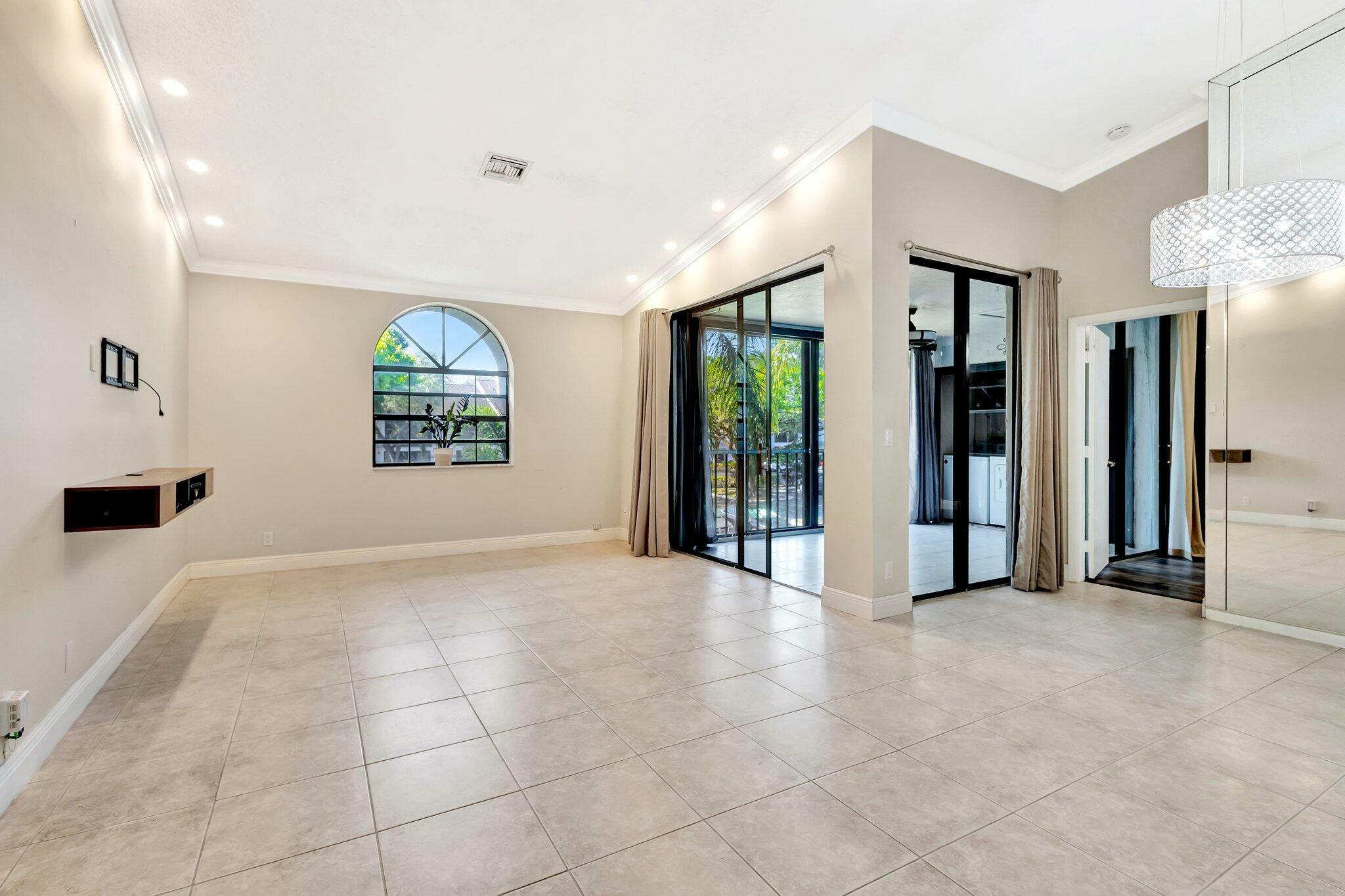 Property Photo: 5439 Verona Dr Drive P FL 33437