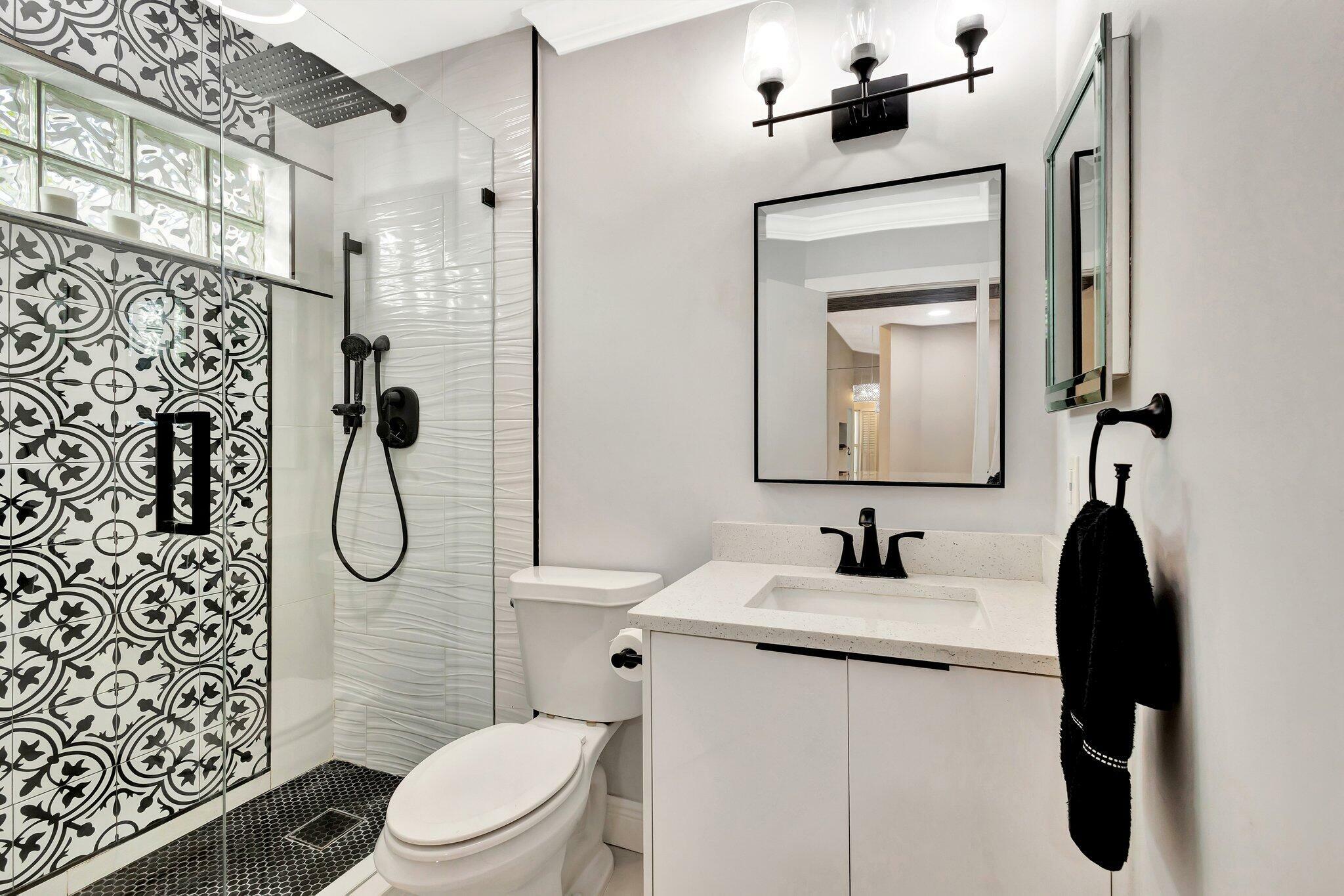 Property Photo:  5439 Verona Dr Drive P  FL 33437 