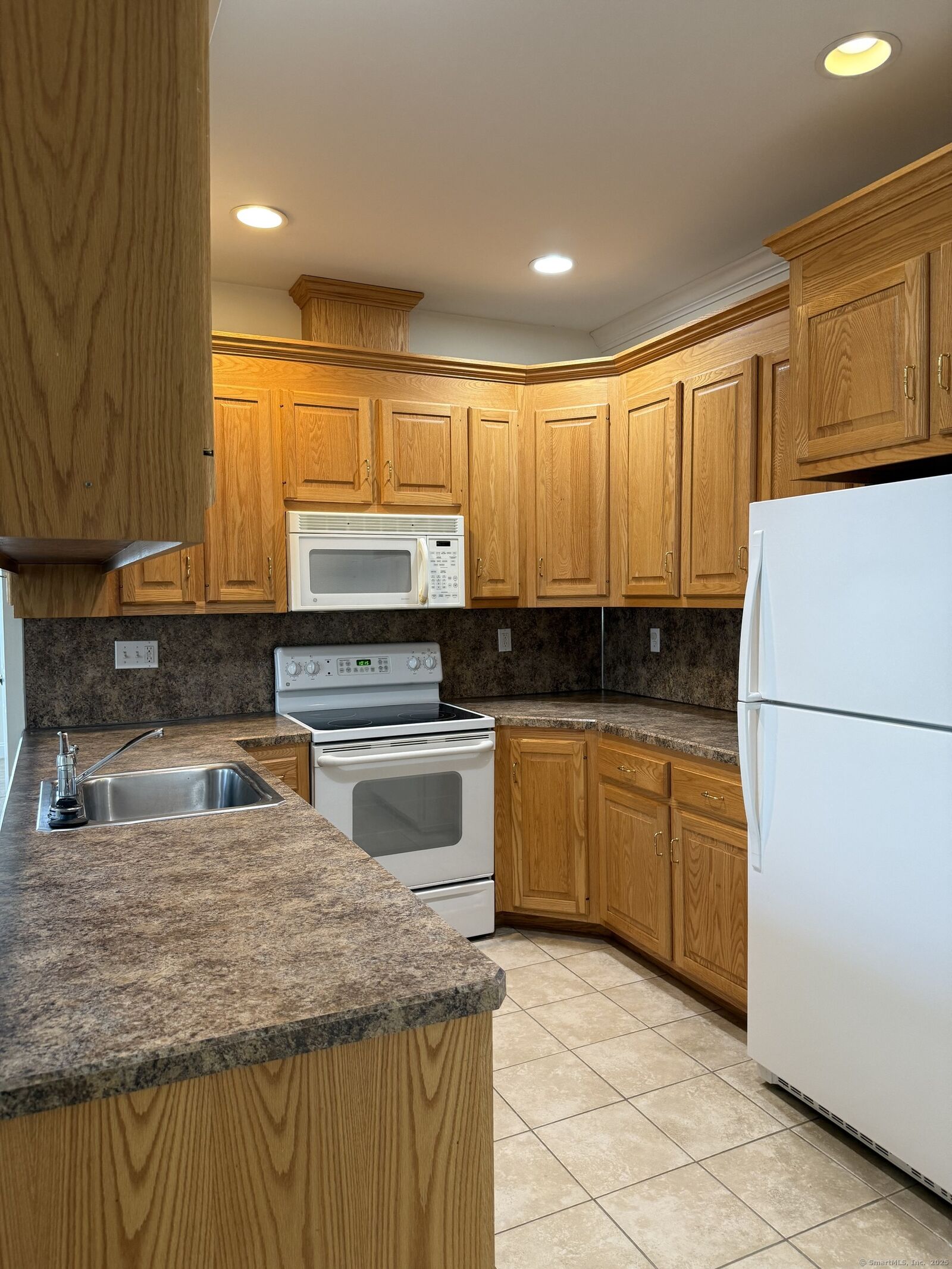 Property Photo: 380 Main Street 17 CT 06492