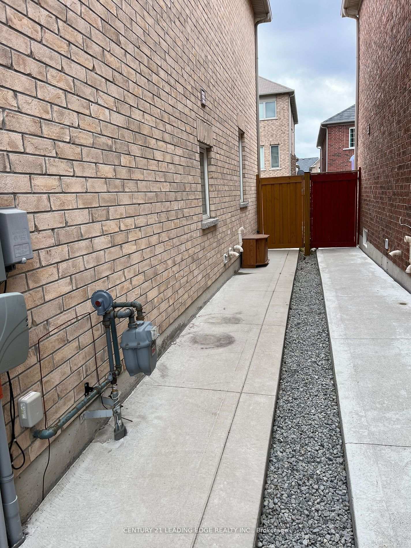 Property Photo: 6 Oklahoma Drive Lower ON L6P 3L8