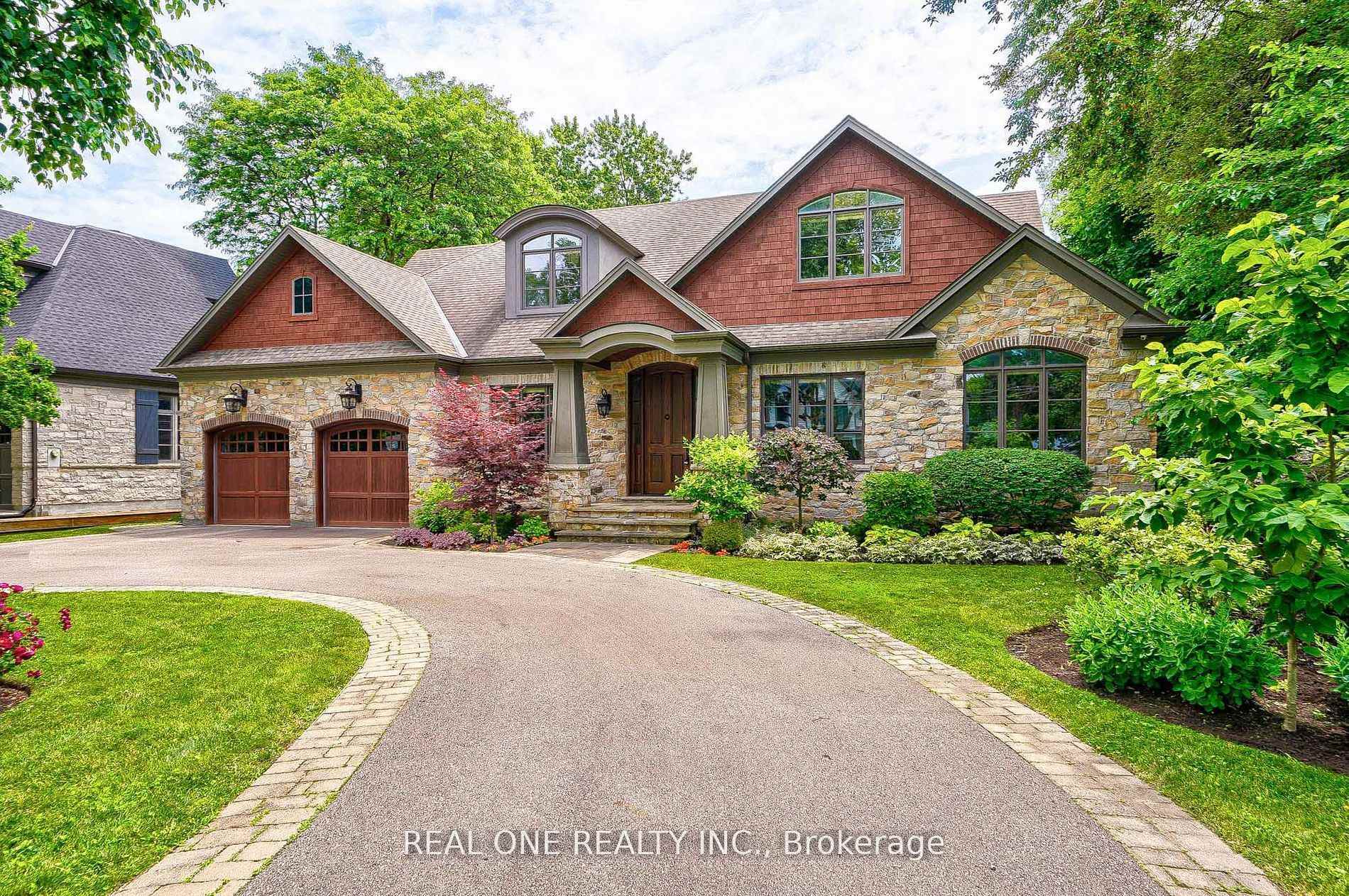 Property Photo: 190 Maplewood Road ON L5G 2M6