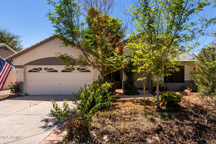 Property Photo: 1915 E Golden Court AZ 85225